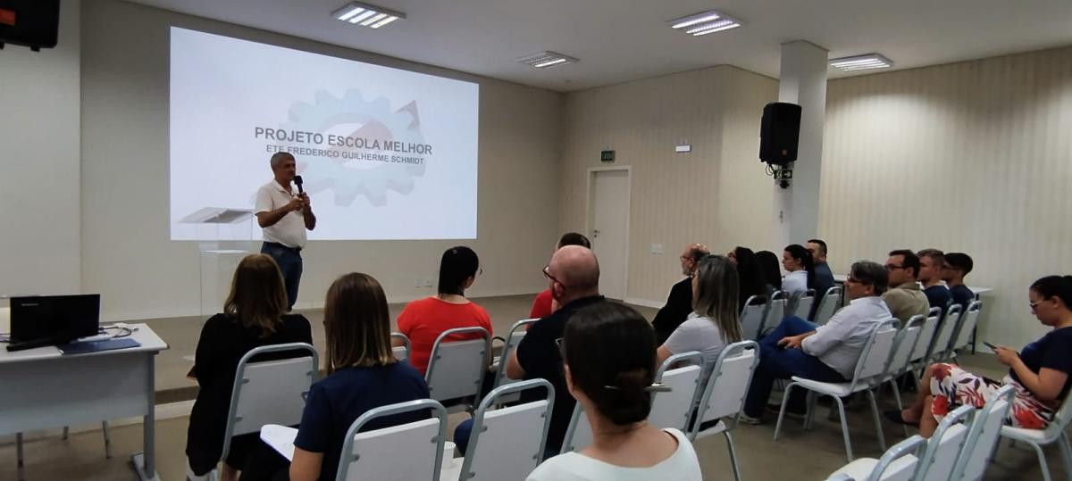Empresários conheceram as formas de colaborar com a Escola Técnica