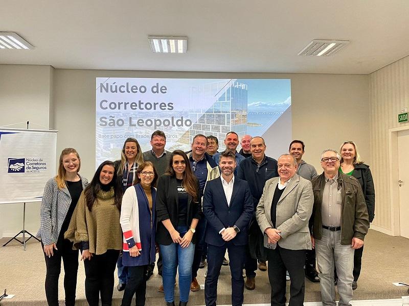 Integrantes do Núcleo de Corretoras de Seguros e equipe da Bradesco Seguros