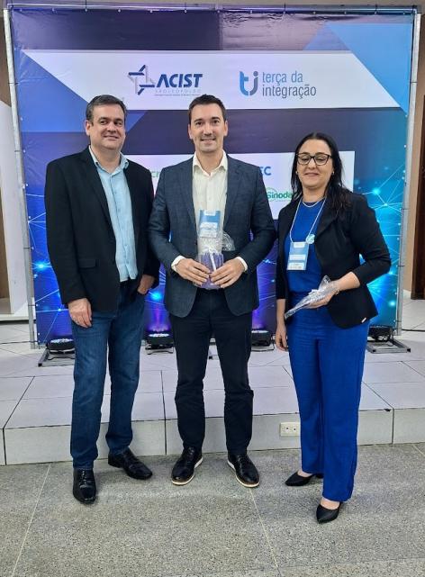 Presidente junto com Edilene Lucca Masiero e Lucas Pedro Bonfadinim,  da empresa Bonfadinim