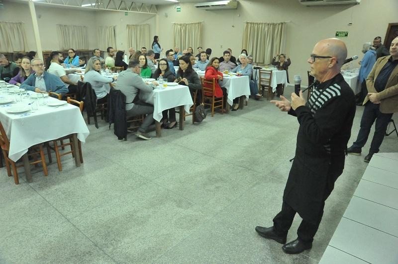 André Defferrari, coordenador do Núcleo de Corretoras de Seguros apresenta o grupo e seus benefícios