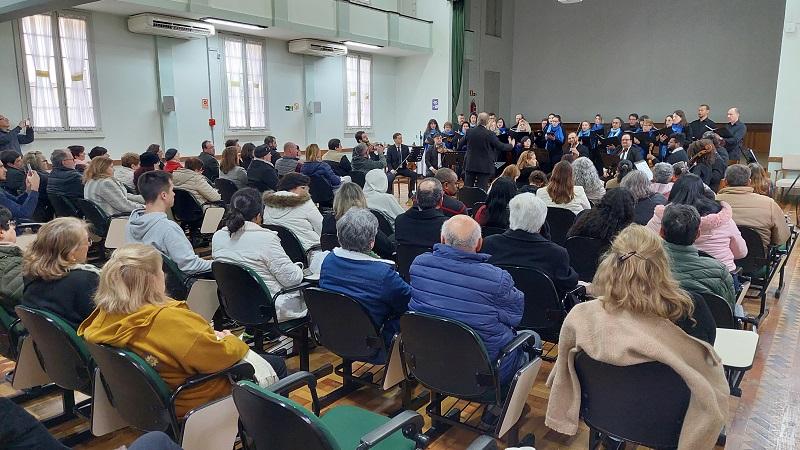 Apresentação no CECREI, bairro Cristo Rei