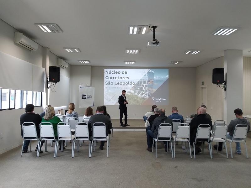 Cleverson Veroneze e sua equipe explicaram as várias soluções da Bradesco Seguros
