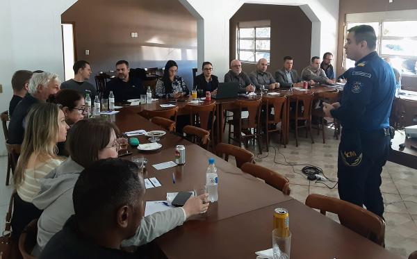 Participaram da reunião, liderada pela ACIST-SL, representantes das forças de Segurança Pública, Poder Judiciário, Consepro, CDL e lideranças empresariais