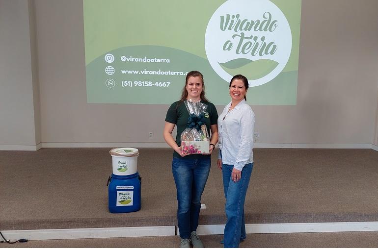 Eduarda Jaeger, engenheira ambiental da Virando a Terra e Hellen Fogaça, gestora do GT ESG