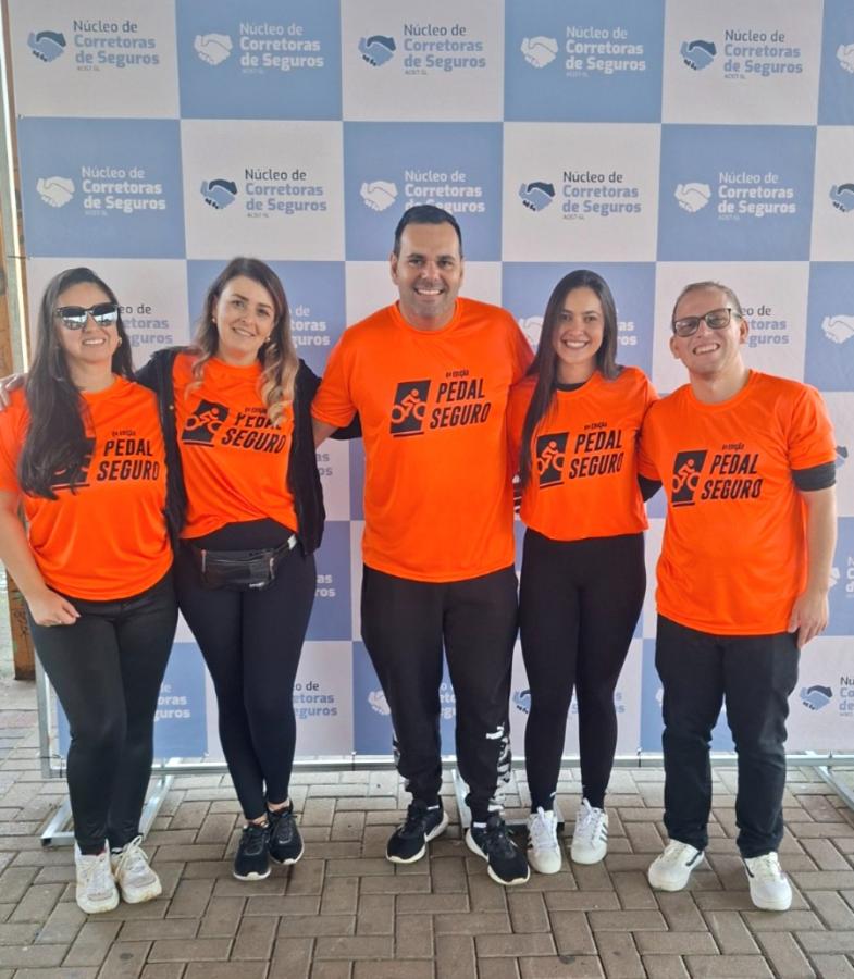 Equipe da ACIST-SL junto com o presidente Filipe Schuck