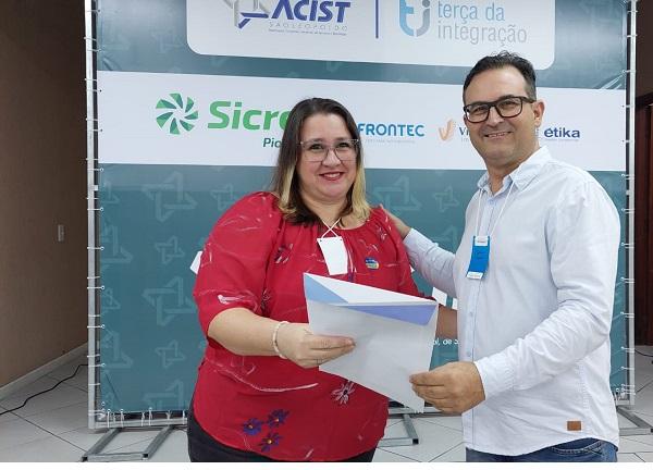 Luciana Borges, da Klimasul e Marcelo Mariani, vice-presidente de Indústria da ACIST-SL