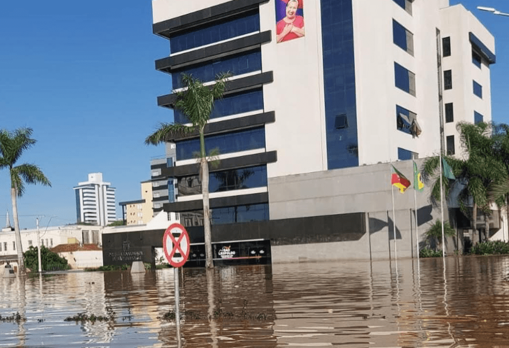 Grande parte da cidade ficou alagada na enchente de maio do ano passado