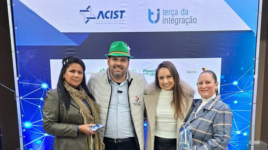 Novos associados com o presidente da ACIST-SL, Filipe Schuck
