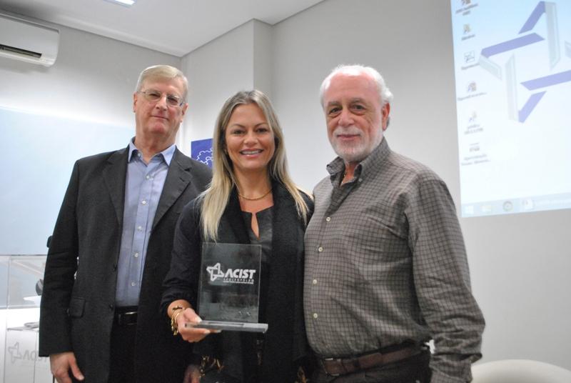 Oldemar Brahm, Camila e Adilson Gomes, da AG3 Imóveis