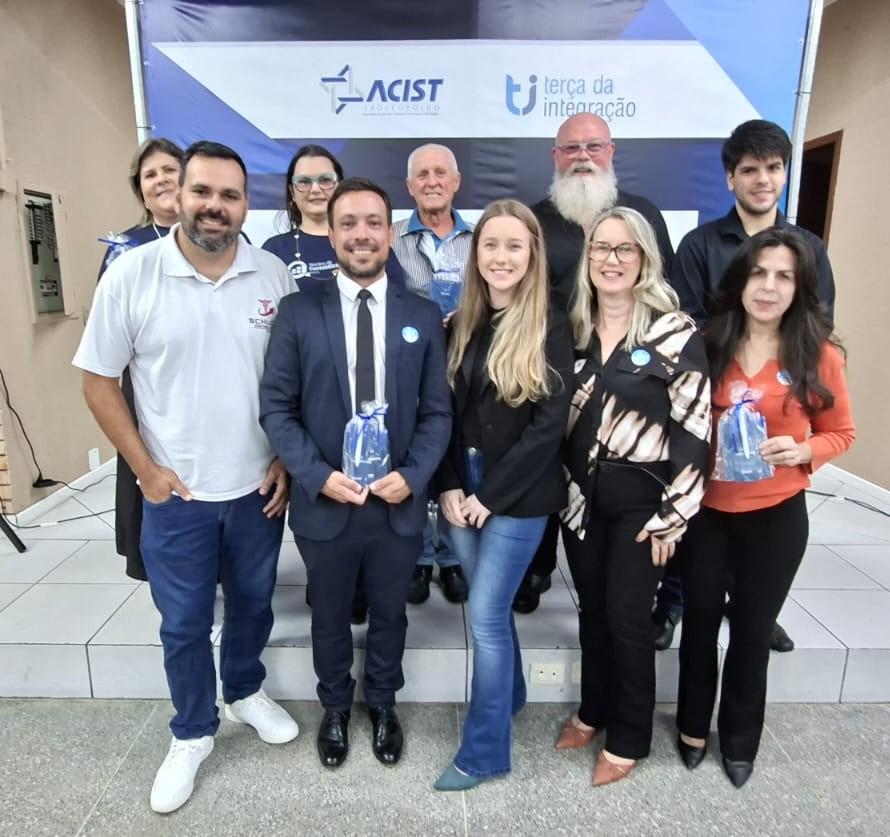 Presidente da ACIST-SL com os novos associados