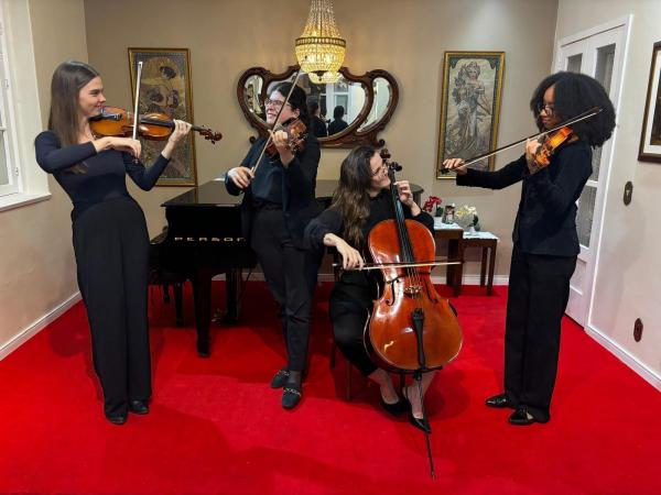 Quarteto Camélia: Maiara Mayer (violino), Cibele Bartz (violino), Sophia Willrich (viola) e Isadora Gehres (violoncelo)