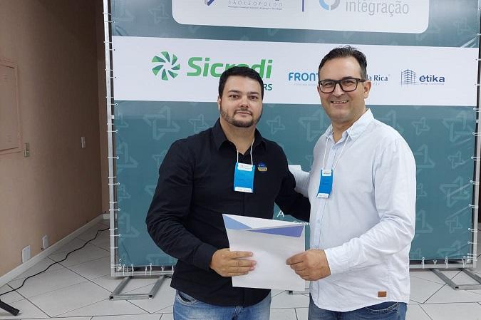 Vitor Cândido, da Happy Hub Educaciona  e Marcelo Mariani, vice-presidente de Indústria da ACIST-SL