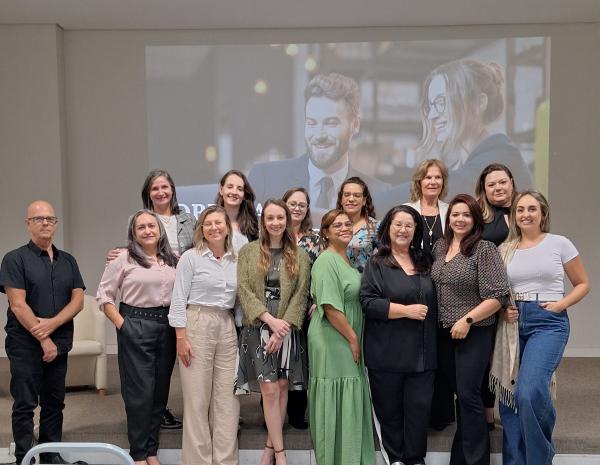 Participantes do workshop junto com a ministrante